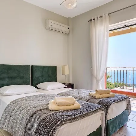 Sleeps 9 Pool Air Con Wifi *