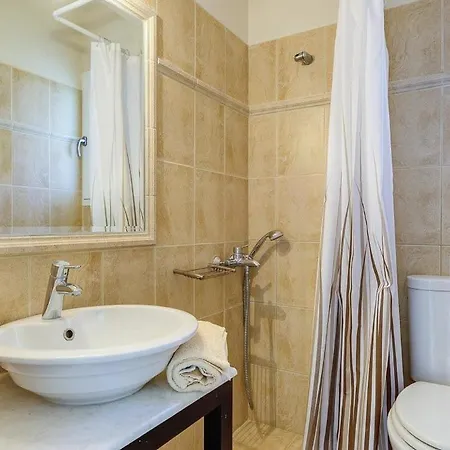 Sleeps 9 Pool Air Con Wifi Villa Lakíthra