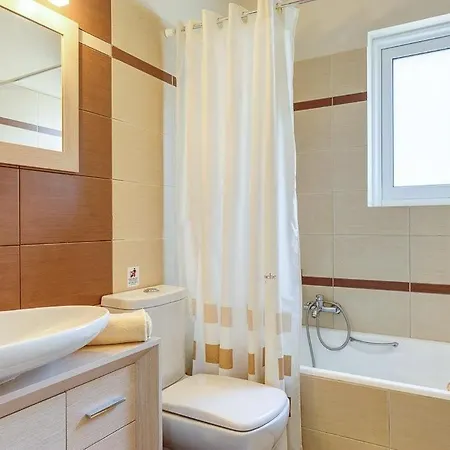 Sleeps 9 Pool Air Con Wifi
